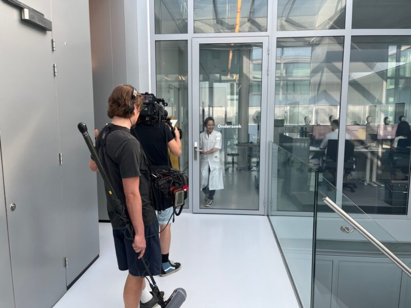 ZDF op bezoek om onze collega Pauline te volgen Proefpersoon